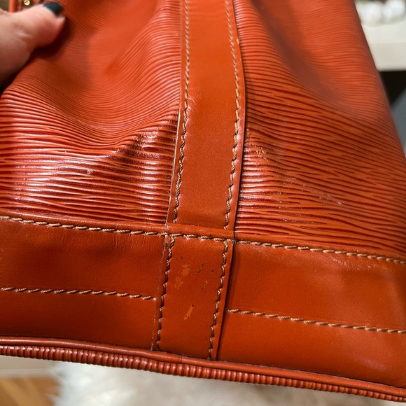 SOLD 🍂Louis Vuitton 🍂 Authenticated Vintage 1991 Epi Noe GM Brown Drawstring Bag - Picture 11 of 15